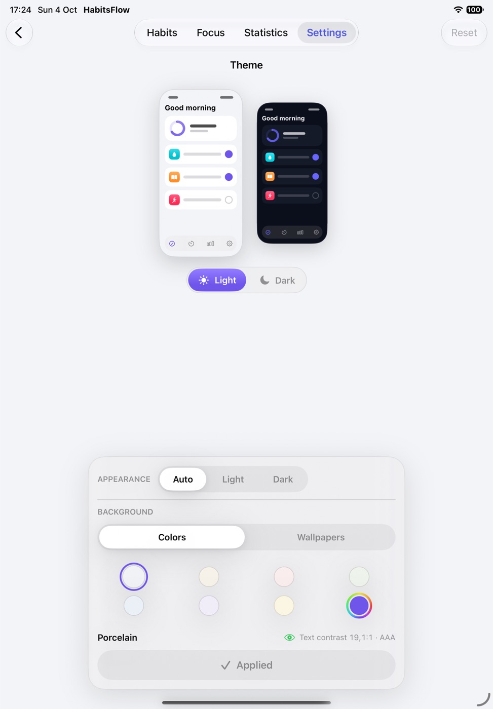 HabitsFlow theme settings with light and dark previews